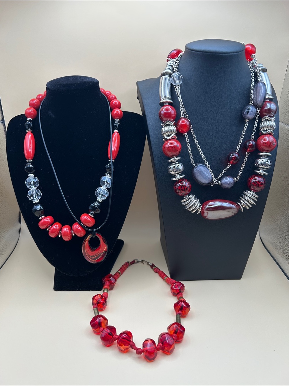 Red themed vintage necklace bundle. 5 vintage necklaces made of acrylic,lucite